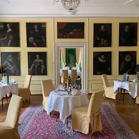 Panzió Wohnen Auf Dem Schloss Neuburg an der Kammel